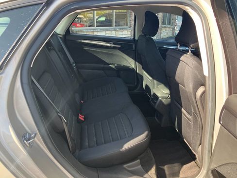 Used 2015 Ford Fusion SE image 16