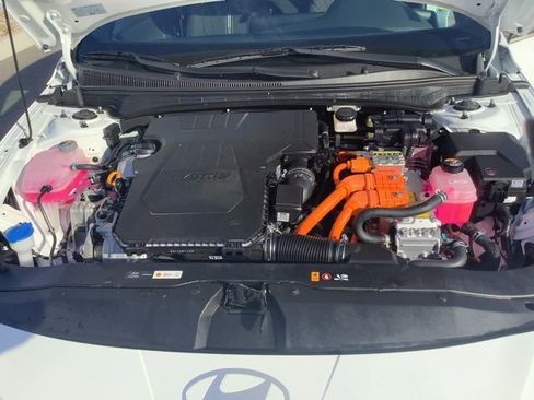 Certified 2025 Hyundai Elantra SEL image 21