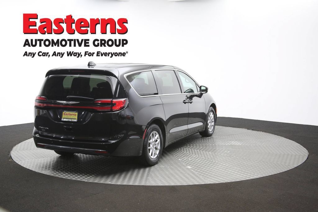 Used 2023 Chrysler Pacifica Touring-L FWD image 41