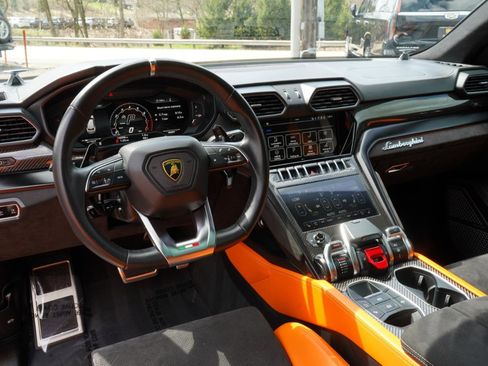 Used 2022 Lamborghini Urus AWD/4WD image 23