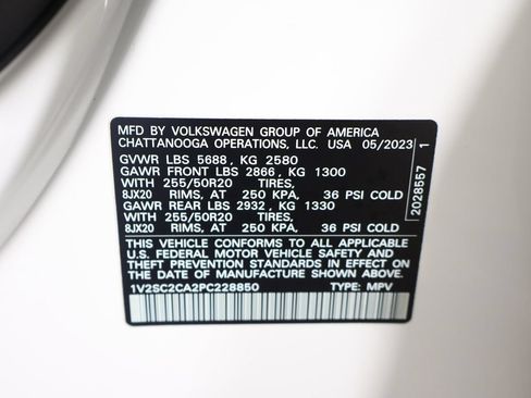 Used 2023 Volkswagen Atlas Cross Sport SEL R-Line AWD/4WD image 58