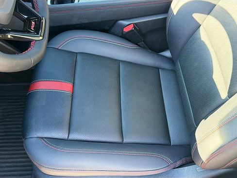 Used 2024 Chevrolet Traverse RS image 17