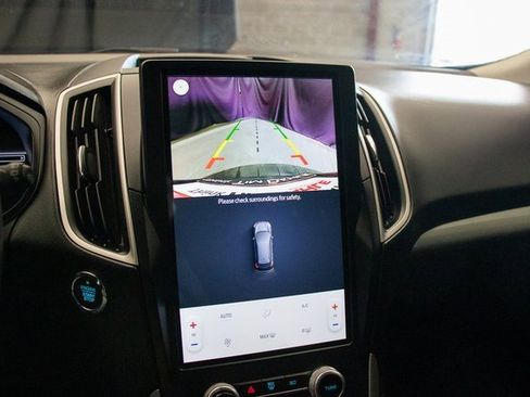 Used 2022 Ford Edge SE image 30