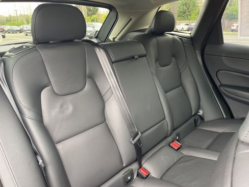 Certified 2025 Volvo XC60 B5 Plus AWD/4WD image 15