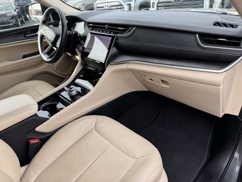 Used 2022 Jeep Grand Cherokee Limited image 42