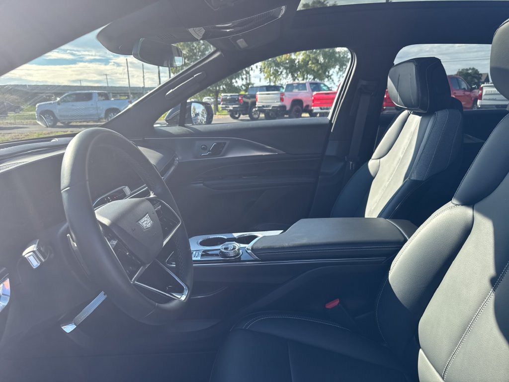 Used 2024 Cadillac Lyriq Tech AWD/4WD image 8