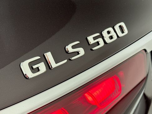 New 2026 Mercedes-Benz GLS 580 4MATIC image 9