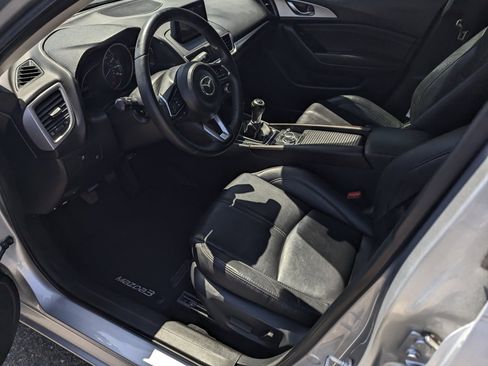 Used 2018 MAZDA MAZDA3 Touring FWD image 9