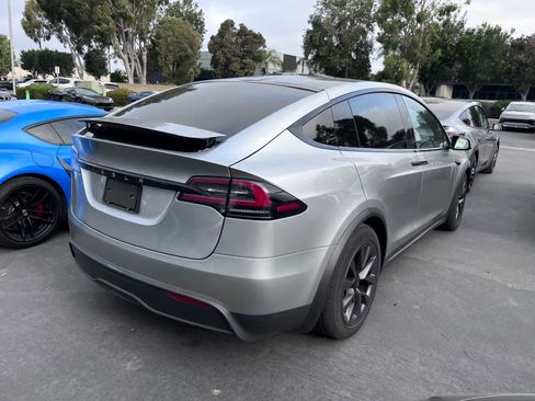 Used 2024 Tesla Model X image 3