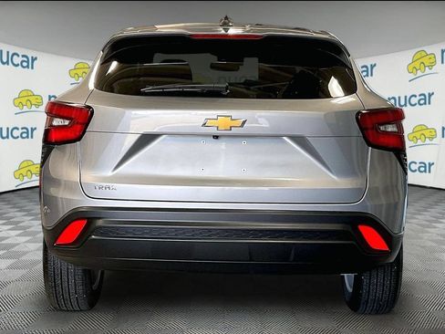Used 2024 Chevrolet Trax LS w/ LS Convenience Package FWD image 5