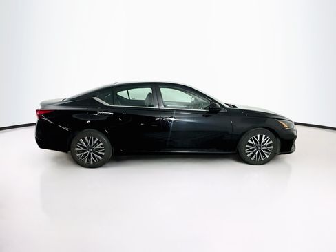 Used 2023 Nissan Altima 2.5 SV FWD image 10
