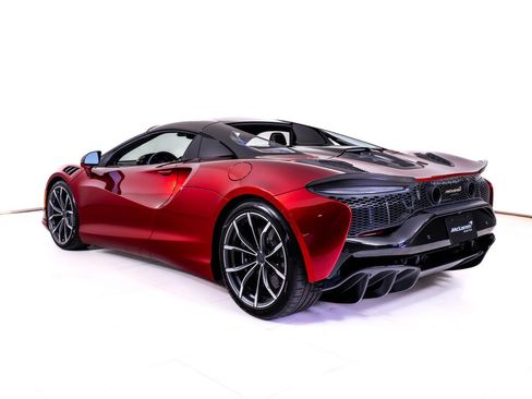 Used 2025 McLaren Artura Spider RWD image 4