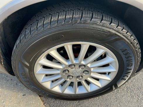 Used 2011 Buick Enclave CXL image 2