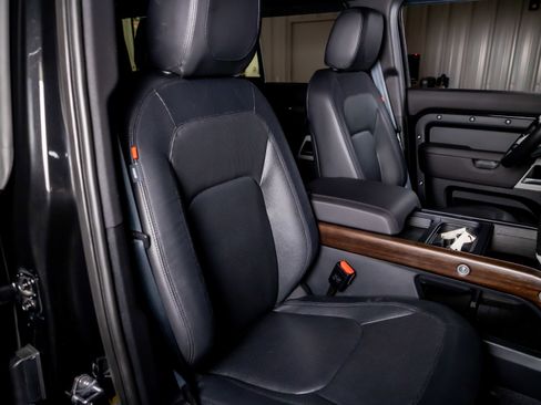 Used 2024 Land Rover Defender 110 X-Dynamic SE image 17