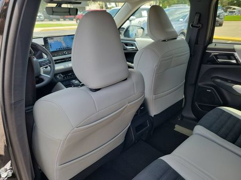 New 2026 Mitsubishi Outlander SE FWD image 8