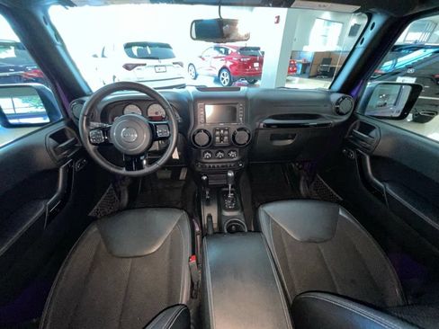 Used 2017 Jeep Wrangler Unlimited Sahara AWD/4WD image 9