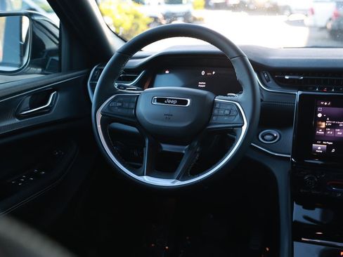 New 2025 Jeep Grand Cherokee Altitude image 22