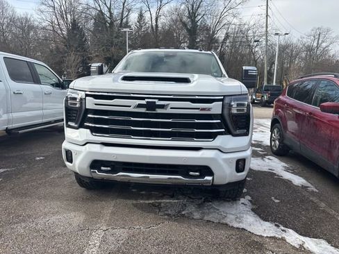 Used 2025 Chevrolet Silverado 2500 LT w/ Z71 Chrome Sport Edition image 4