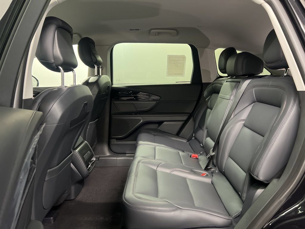 Used 2026 Lincoln Nautilus Premier AWD/4WD image 32