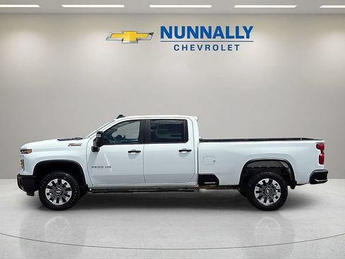 Used 2025 Chevrolet Silverado 2500 Custom w/ Custom Value Package AWD/4WD image 2