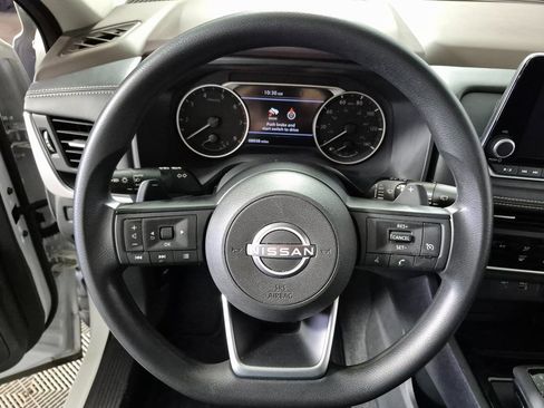 Used 2023 Nissan Rogue S image 11