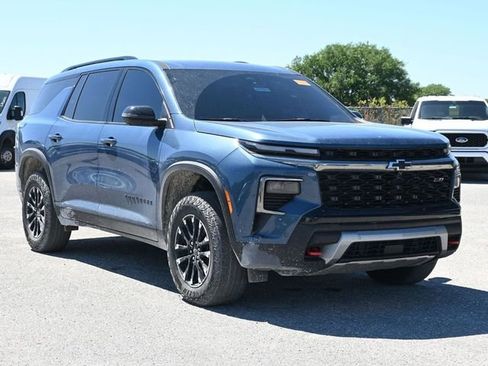 Used 2024 Chevrolet Traverse Z71 w/ Enhanced Driving Package image 1