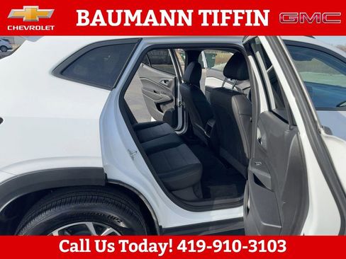 Used 2025 Chevrolet Trax LT image 17