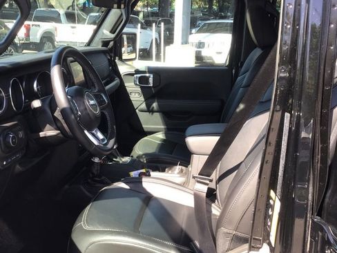 Used 2023 Jeep Wrangler Unlimited Sahara w/ Cold Weather Group AWD/4WD image 6