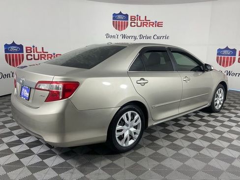 Used 2013 Toyota Camry XLE w/ Leather Pkg image 3