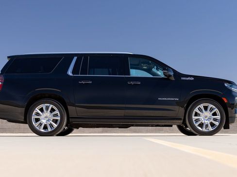 Used 2024 Chevrolet Suburban High Country AWD/4WD image 62
