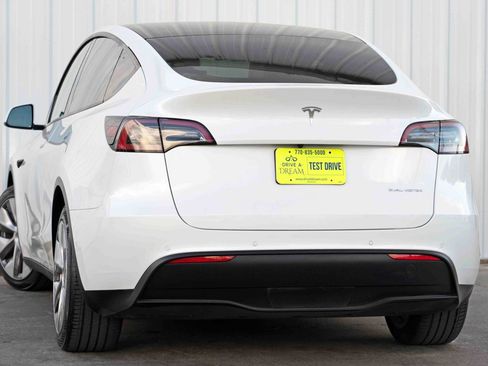 Used 2021 Tesla Model Y Long Range image 6