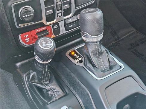 Used 2025 Jeep Gladiator Mojave image 12