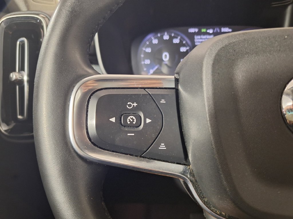 Used 2022 Volvo XC40 T5 Momentum AWD/4WD image 16
