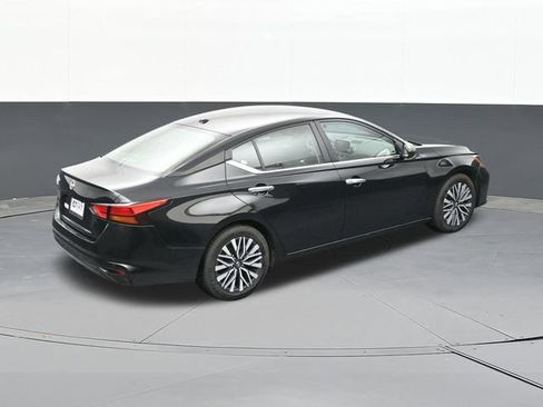 Used 2025 Nissan Altima 2.5 SV FWD image 60