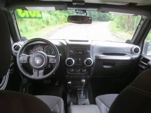Used 2013 Jeep Wrangler Unlimited Sahara w/ Connectivity Group AWD/4WD image 8