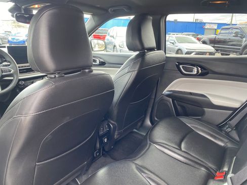 Used 2025 Jeep Compass Limited image 14