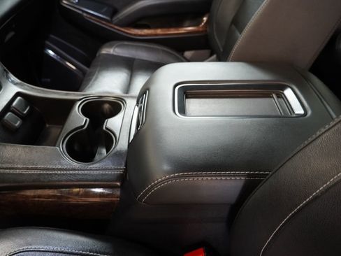 Used 2020 Chevrolet Suburban LT image 25