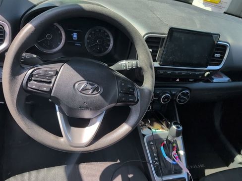 Used 2022 Hyundai Venue SE w/ Cargo Package image 7