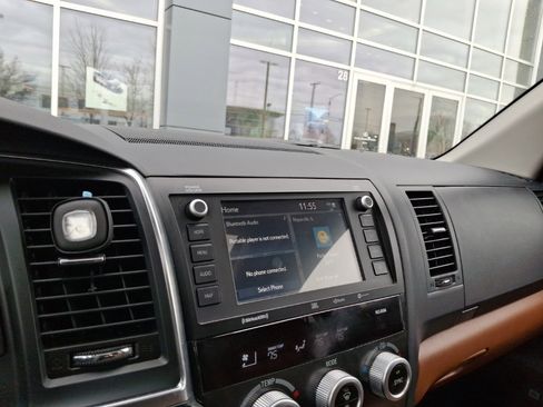 Used 2020 Toyota Sequoia Platinum image 9