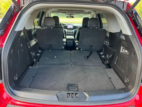 Used 2020 Ford Explorer XLT w/ Equipment Group 202A image 25