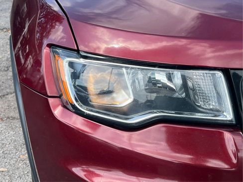 Used 2018 Jeep Grand Cherokee Laredo RWD image 9