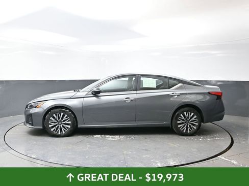 Used 2024 Nissan Altima 2.5 SV image 12