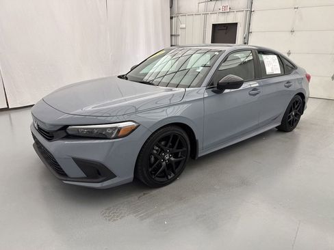 Used 2024 Honda Civic Sport image 3
