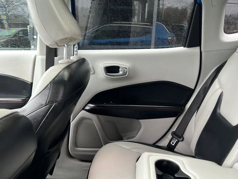 Used 2018 Jeep Compass Limited w/ Navigation Group image 32