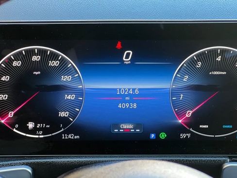 Used 2024 Mercedes-Benz GLB 250 image 30