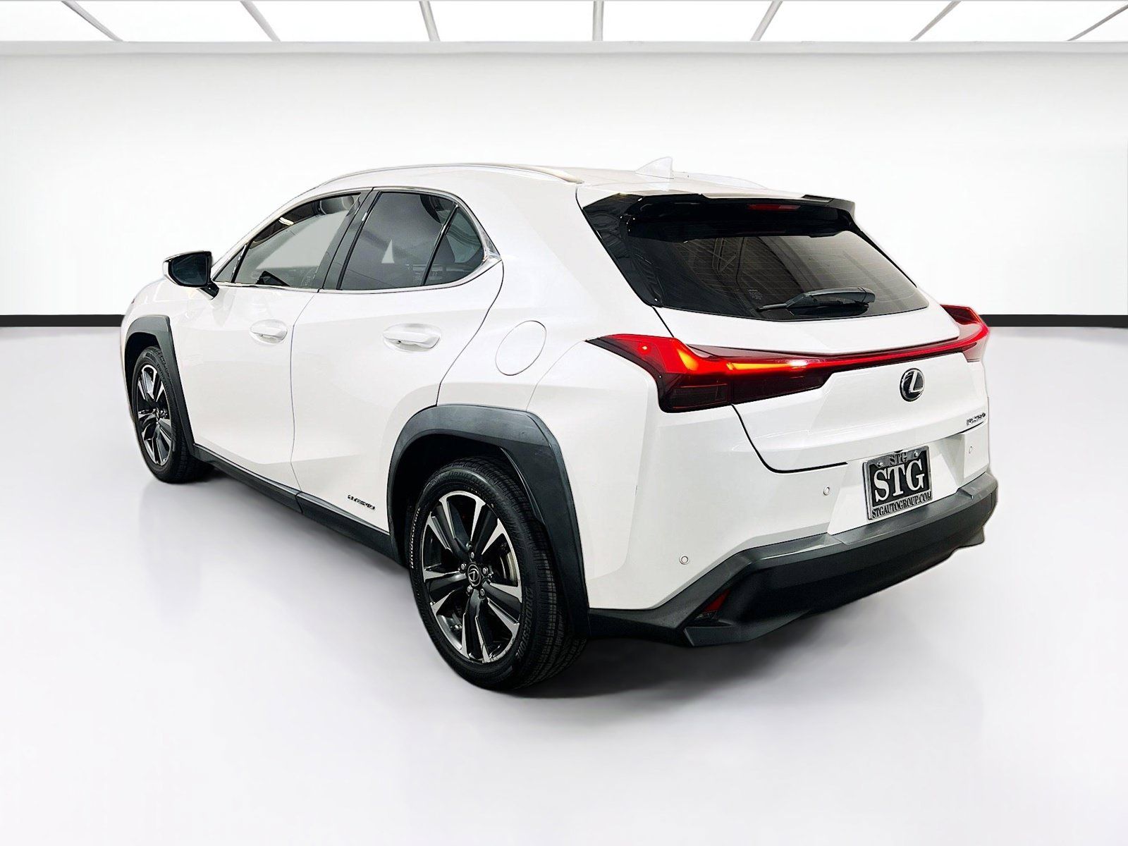 Used 2021 Lexus UX 250h w/ Accessory Package (Z1) AWD/4WD image 6