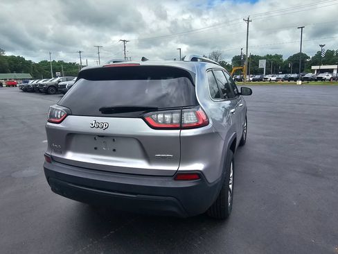 Used 2019 Jeep Cherokee Latitude Plus AWD/4WD image 6
