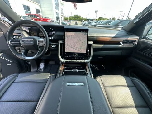 Used 2025 GMC Yukon XL Denali AWD/4WD image 31