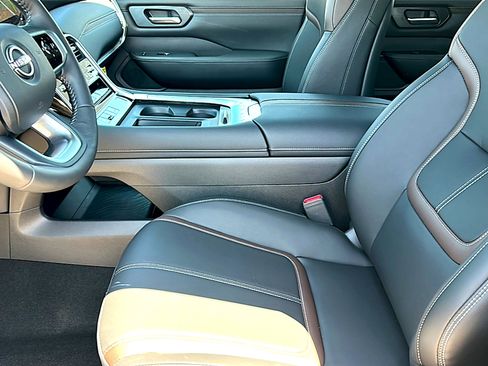 New 2026 Nissan Armada SL w/ Captain's Chari Seat Package AWD/4WD image 10