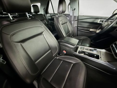 Used 2022 Ford Explorer XLT w/ Equipment Group 202A image 35